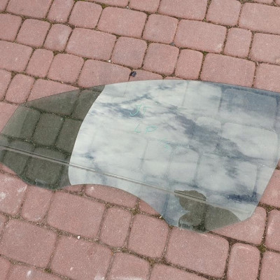 Szyba przód przednia drzwi VW Jetta 5C6 2015r