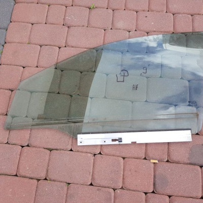 Szyba przód przednia Opel Astra H kombi 2009r