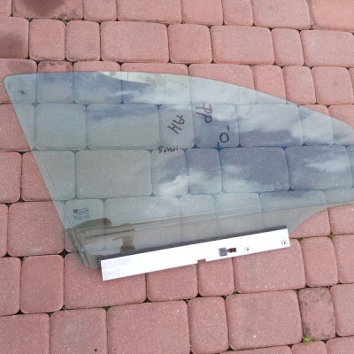 Szyba przód przednia Opel Astra H kombi 2010r