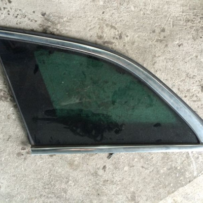 Szyba szybka boczna bok Insignia kombi przyciemnia