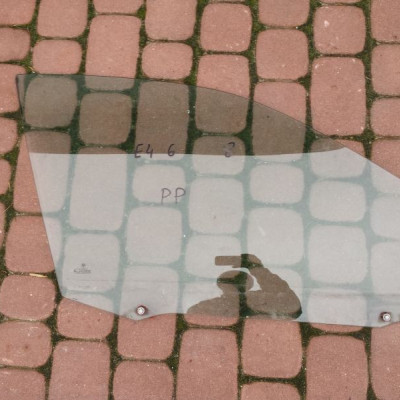 Szyba szybka boczna przednia prawa BMW E46