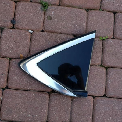 Szyba trójkąt tył tylna Insignia B 39107896 2017r