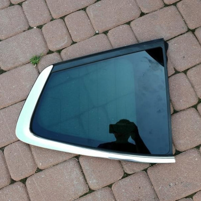 Szyba tył tylna chrom ciemna Opel Zafira C 2017r