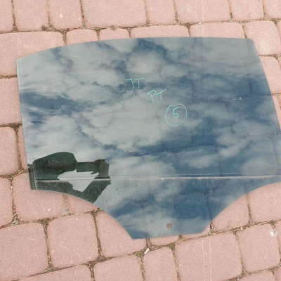 Szyba tył tylna ciemna drzwi VW Jetta 5C6 2015r