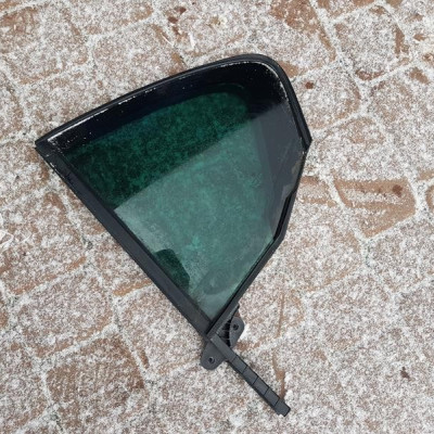 Szyba tył tylna ciemna lewa VW Passat B8 2016r