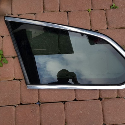 Szyba tył tylna ciemna Opel Astra J IV kombi 2011r