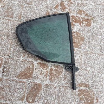 Szyba tył tylna ciemna prawa VW Passat B8 2016r