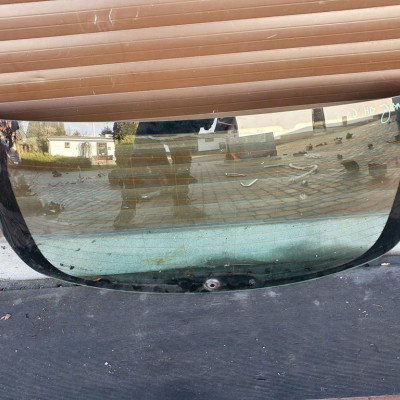 Szyba tył tylna HB klapa Opel Astra J 4 IV 2011r