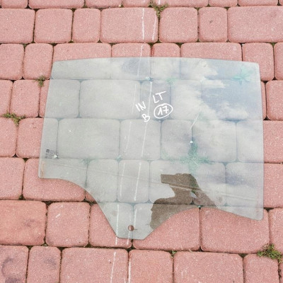 Szyba tył tylna jasna Opel Insignia B 2017r