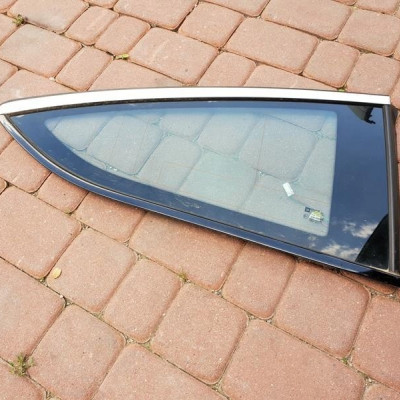 Szyba tył tylna karoseryjna Opel Astra J GTC