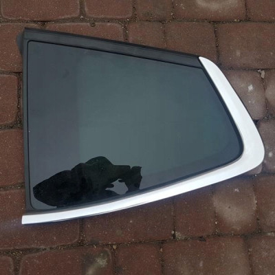 Szyba tył tylna karoseryjna Opel Zafira C 2011r