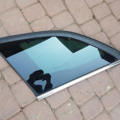 Szyba tył tylna kombi ciemna 2016r Opel Insignia