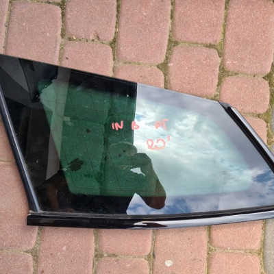 Szyba tył tylna kombi ciemna Opel Insignia B 2020r