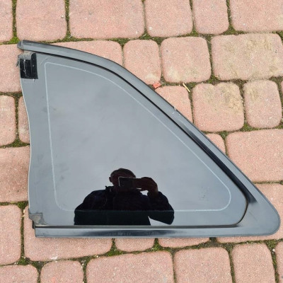 Szyba tył tylna Nissan Skyline R34 3 drzwi