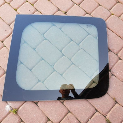 Szyba tył tylna w drzwi 2013r VIVARO TRAFIC