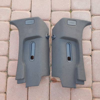 Słupek środkowy czarny Opel Astra H III 3 GTC