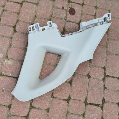 Słupek tylny lewy Renault Captur