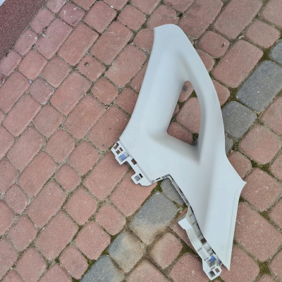 Słupek tylny prawy Renault Captur