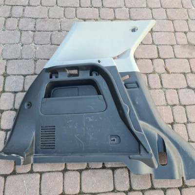 Tapicerka bagaznika lewa Opel Mokka 95190819