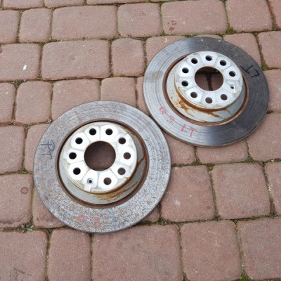 Tarcze tył tylne Audi Q3 2017r