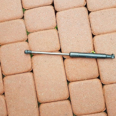 Teleskop siłownik maski Vivaro B Trafic 654702565R