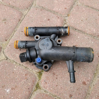 Termostat obudowa 1.9 DCI Vivaro Trafic