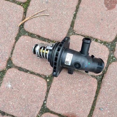 Termostat obudowa 2.0D Opel Insignia B 55505571