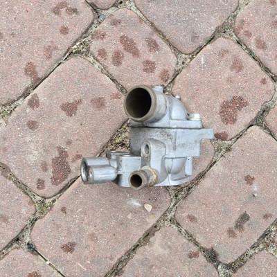 Termostat wody obudowa 1.7 CDTI Opel Mokka