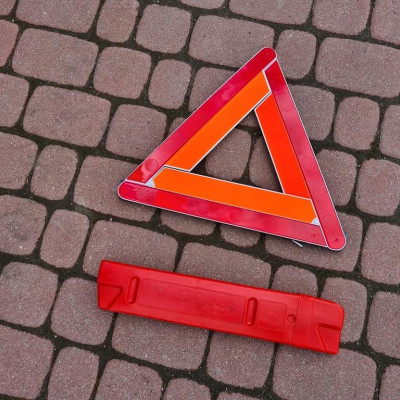 Trójkąt ostrzegawczy Opel Astra K