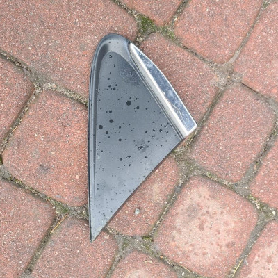 Trojkąt osłona błotnika prawa Opel Mokka 95327348