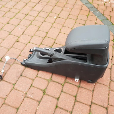 Tunel podłokietnik kompletny reczny Opel Zafira C