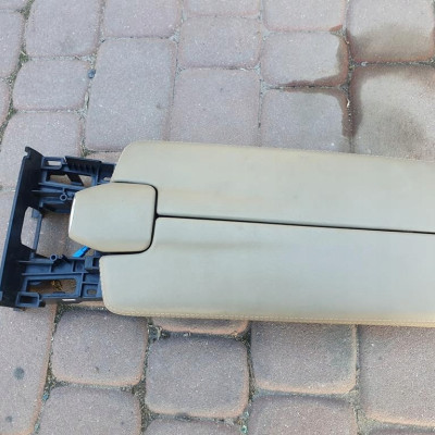 Tunel podłokietnik Mercedes CLS W218