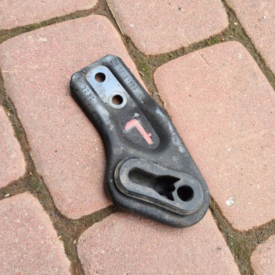 Uchwyt chłodnicy lewy Opel Meriva B 13153539