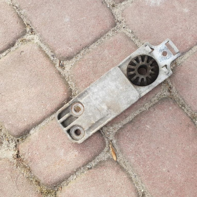 Uchwyt mocowanie chłodnicy dolne Opel Insignia