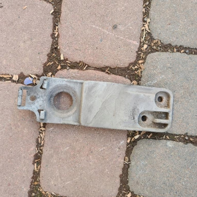 Uchwyt mocowanie chłodnicy Opel Insignia