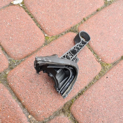 Uchwyt mocowanie lampy ucho lewy Opel Astra J IV