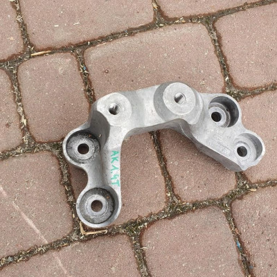 Uchwyt mocowanie skrzyni Opel Astra K V 13364005