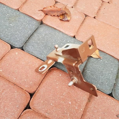 Uchwyt mocowanie zawiasu maski Vivaro B Trafic III