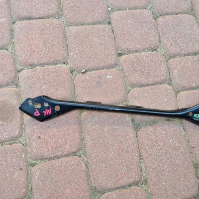 Uchwyt wspornik pasa przód prawy Opel Astra K V