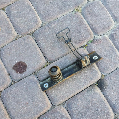 Uchwyt zamek maski rygiel VIVARO TRAFIC