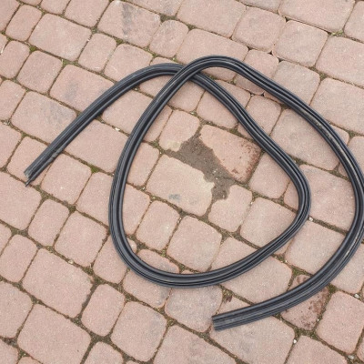 Uszczelka bagaznika SEDAN tyl VW Jetta 5C6