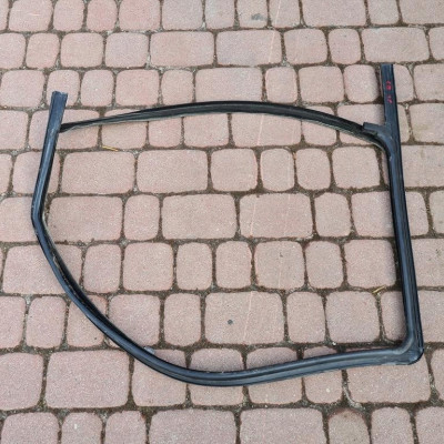 Uszczelka drzwi lewy przód Opel Combo D