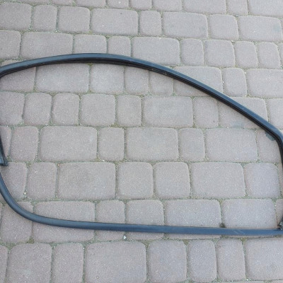 Uszczelka drzwi przednich prawych VIVARO TRAFIC