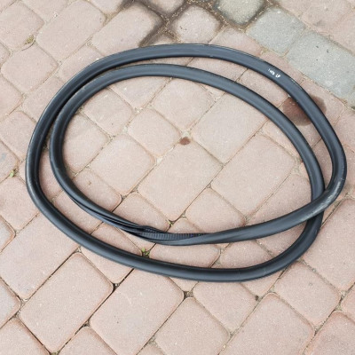 Uszczelka drzwi przód lewa Ople Insignia B 2017r