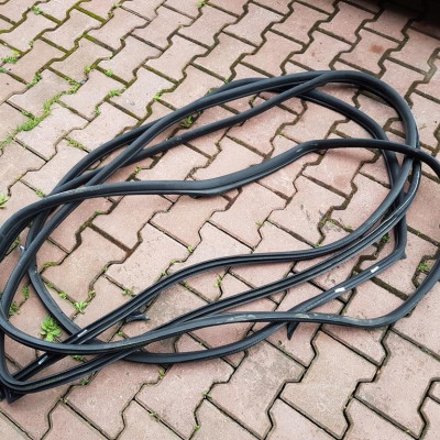 Uszczelka drzwi przód przednia CLS W218 Mercedes