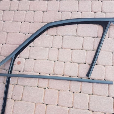 Uszczelka drzwi zgarniacz Opel Zafira C TOURER