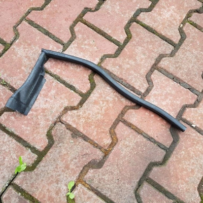 Uszczelka maski lewa Mercedes CLS W218