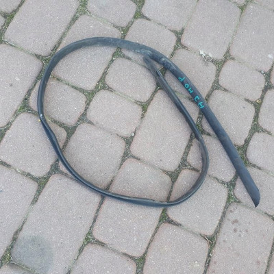 Uszczelka progowa dolna prawa Opel Astra J IV