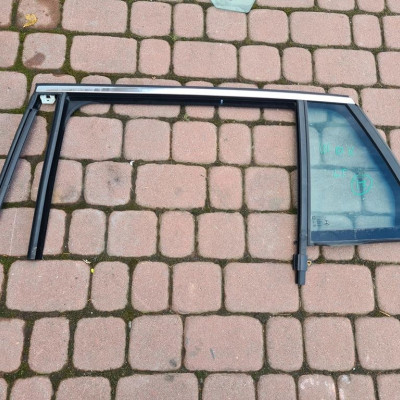 Uszczelka szyba chrom tył 2017r Opel Astra 5 K V