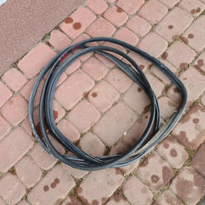 Uszczelka tył bagażnika Opel Combo D